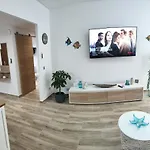 Apartment With Large Patio By Namaste Elite *