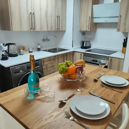 Apartmán With Large Patio By Namaste Elite *