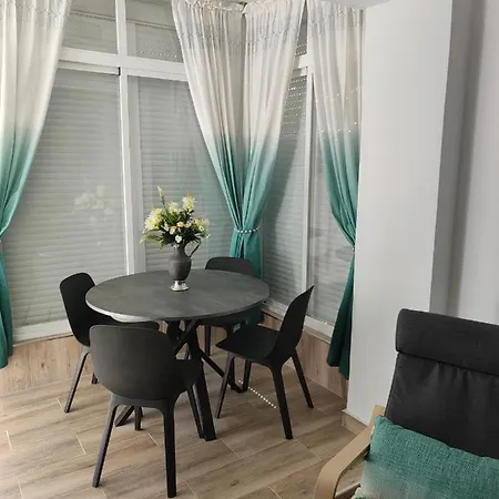 דירה With Large Patio By Namaste Elite טורמולינוס