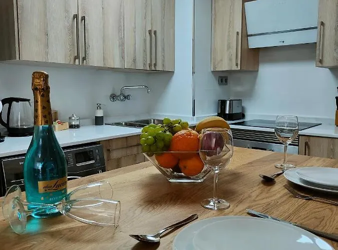 Lägenhet With Large Patio By Namaste Elite *