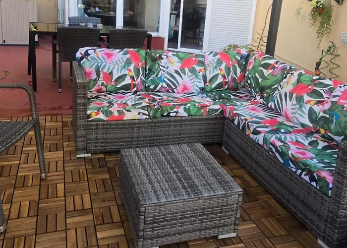 With Large Patio By Namaste Elite Appartamento *